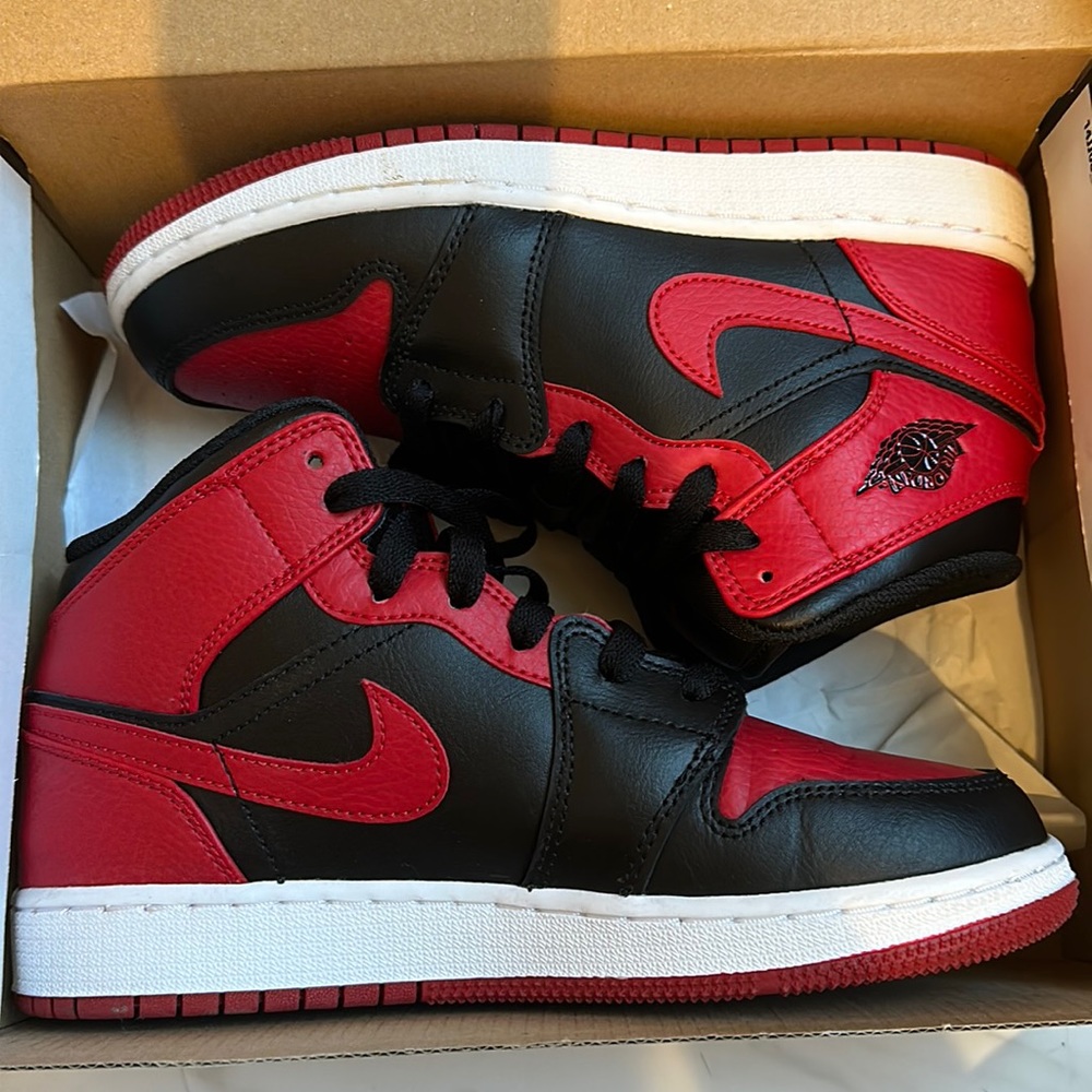 Jordan 1 mid